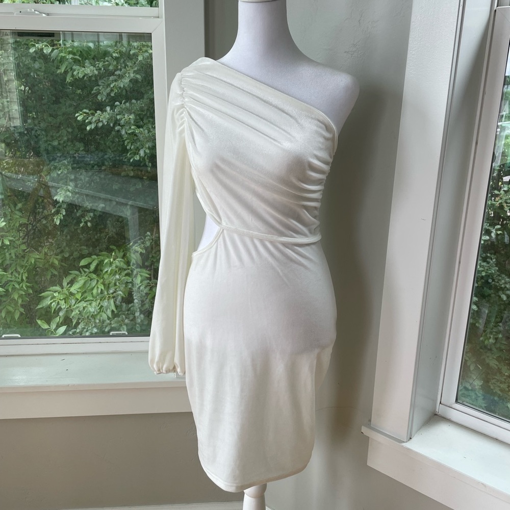 Simplee Ivory Cream Velvet One Shoulder Cut Out Mini Party Holiday Dress Small - Picture 9 of 10